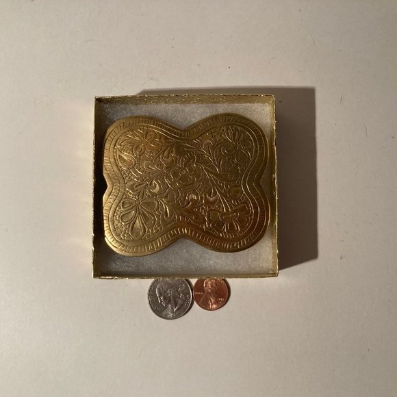 Vintage Metal Belt Buckle, Brass, Nice Design, 3 1/4" x 2 3/4", Heavy Duty, Qual - Picture 2 of 4